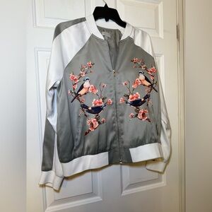 Belle & Sky Satin Gray & White Bomber Jacket Floral Bird Print Size Large Trendy